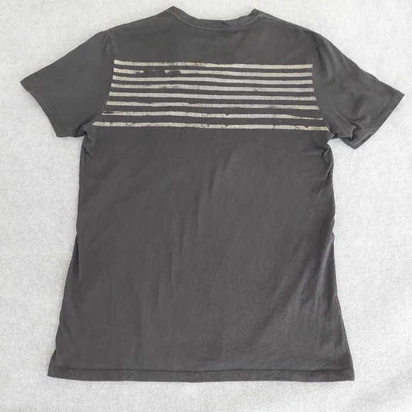 Guess Men's V-Neck T-Shirt Black Metallic Gold Silver Stripes Est. 1981 Size M - Picture 2 of 4